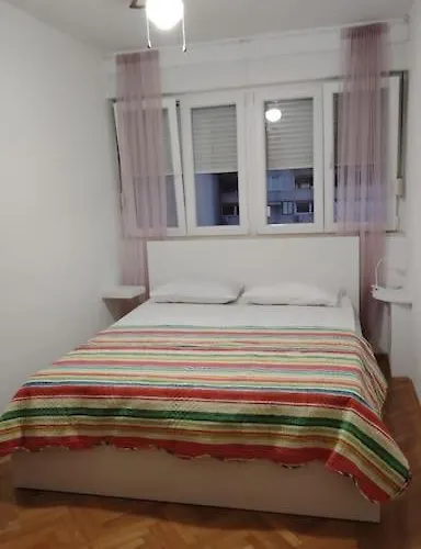 Apartment Happy Fish Split