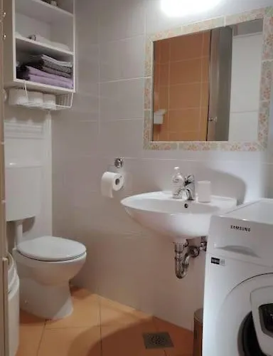 Happy Fish Apartment